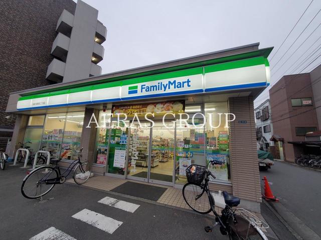 コンビニ　ファミリーマート 川崎大師駅前二丁目店（コンビニ）まで43m