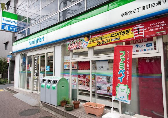 コンビニ　ファミリーマート中落合三丁目目白通り店（コンビニ）まで676m