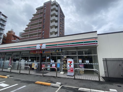 コンビニ　セブンイレブン 博多千代1丁目店（コンビニ）まで136m