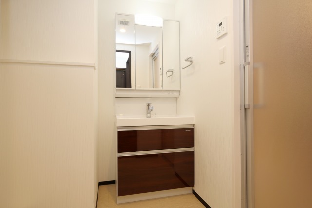 洗面設備　独立洗面化粧台付き