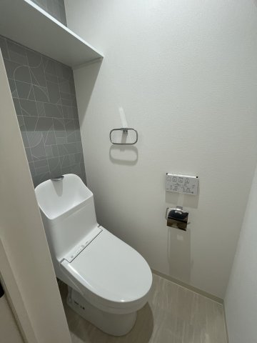 トイレ　イメージとして同マンション他部屋を表示しています