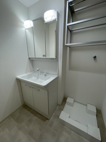 洗面設備　イメージとして同マンション他部屋を表示しています