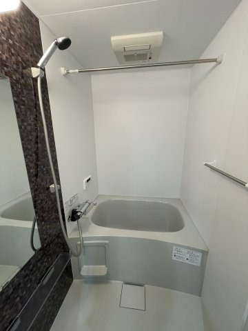 バス・シャワールーム　イメージとして同マンション他部屋を表示しています