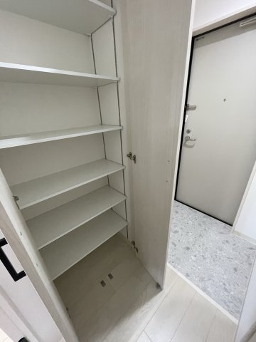 収納　イメージとして同マンション他部屋を表示しています