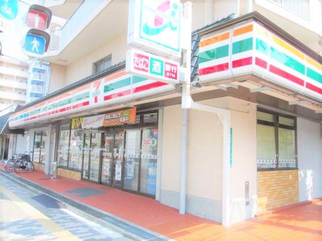 コンビニ　セブンイレブン（コンビニ）まで405m