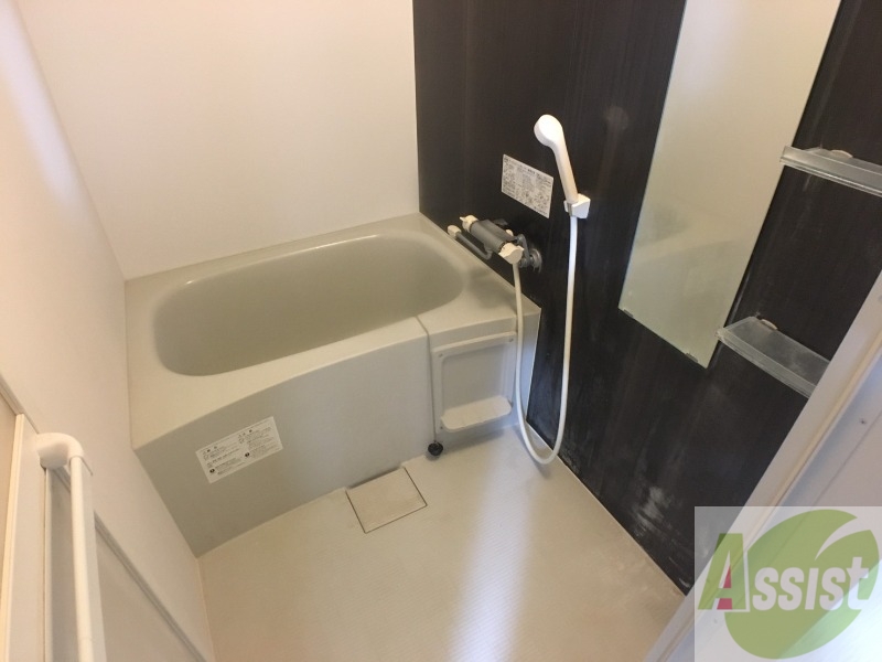 バス・シャワールーム　お風呂になります。一日の疲れを癒してくださいね。