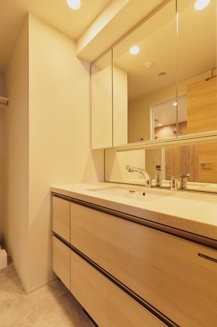 洗面設備　※写真は同タイプ住戸です。