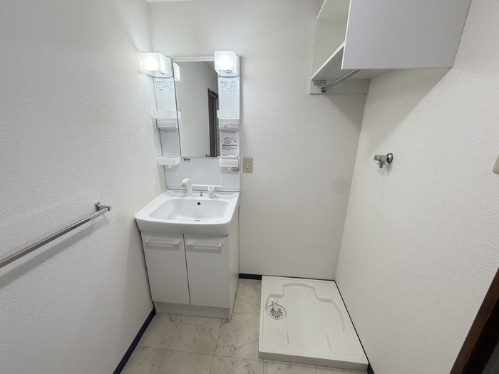 洗面設備　スペースが確保できる洗面所です