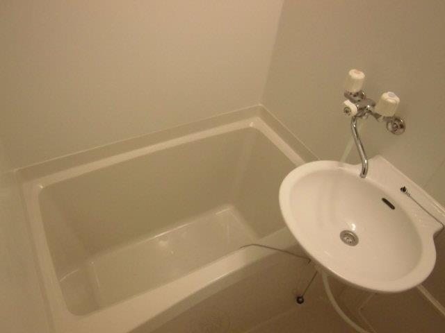 バス・シャワールーム　設備・仕様は号室により異なる為、現況を優先致します。