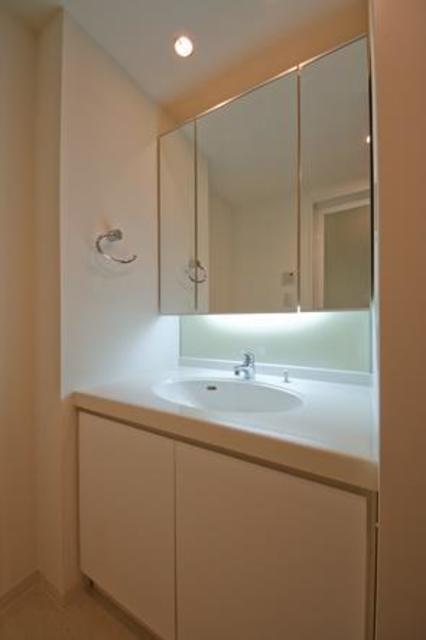 洗面設備　※写真は同タイプ住戸です。