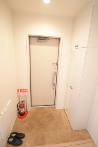 玄関　※別物件参考写真※