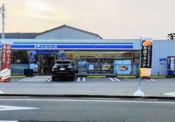 コンビニ　ローソン新居浜東田一丁目店（コンビニ）まで300m