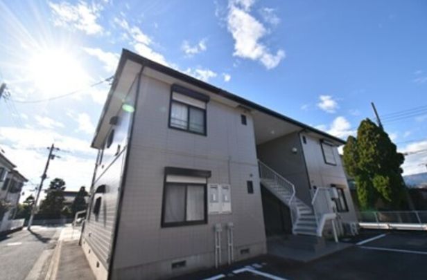 建物外観　エスペランサ・ディアス B棟の外観です