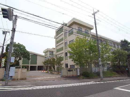小学校　明石市立松が丘小学校（小学校）まで151m