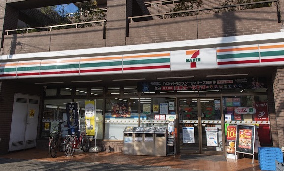 コンビニ　セブンイレブン熊の前店（コンビニ）まで93m