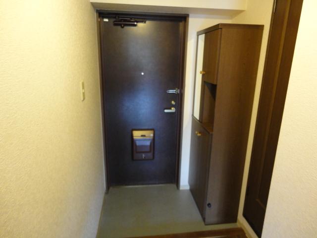 玄関　大きな下駄箱つきの玄関