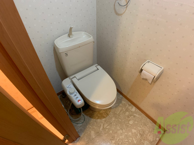 トイレ　ウォシュレット機能がついたトイレです。安心して使用できます。