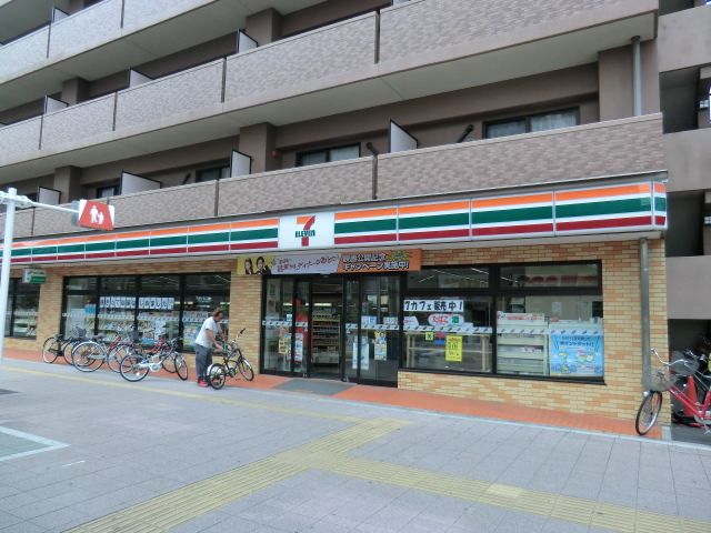 コンビニ　セブンイレブン川口4丁目店（コンビニ）まで82m