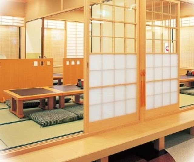 飲食店　華屋与兵衛武蔵村山店（飲食店）まで832m