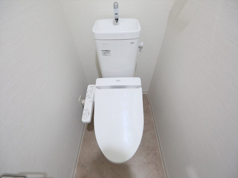 トイレ　温水洗浄暖房便座付トイレ