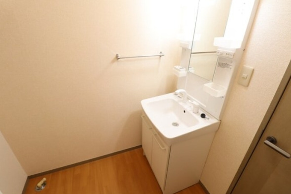洗面設備　独立洗面台あり、毎朝おしゃれに忙しい女性の方におすすめです