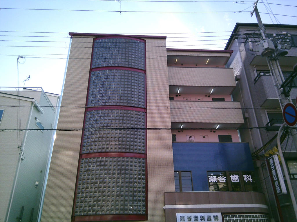 建物外観　間取りは反転タイプになります♪