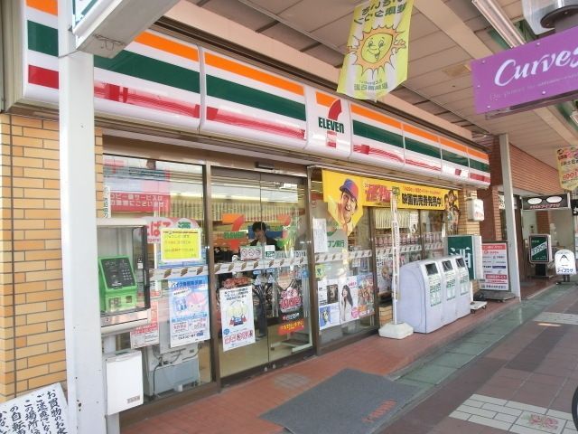 コンビニ　セブンイレブン（コンビニ）まで720m