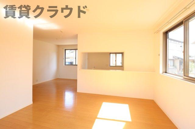 居室・リビング　こちらの居間で趣味の時間をお楽しみください