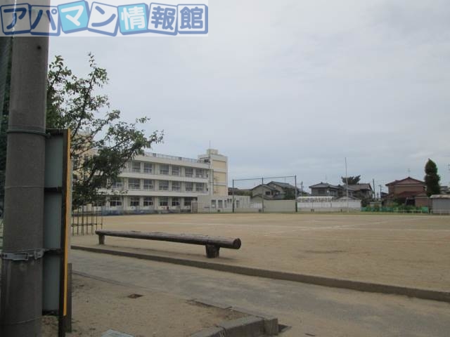 小学校　新潟市立亀田小学校（小学校）まで1034m