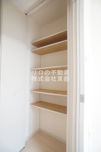 収納　棚付の収納なので収納道具なしでも綺麗に収納できます♪