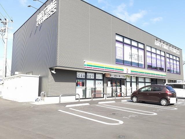 コンビニ　セブンイレブン産経大前店（コンビニ）まで300m