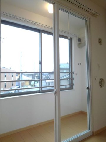 その他部屋・スペース　サンルーム。雨の日や冬でも安心して洗濯物が干せます！