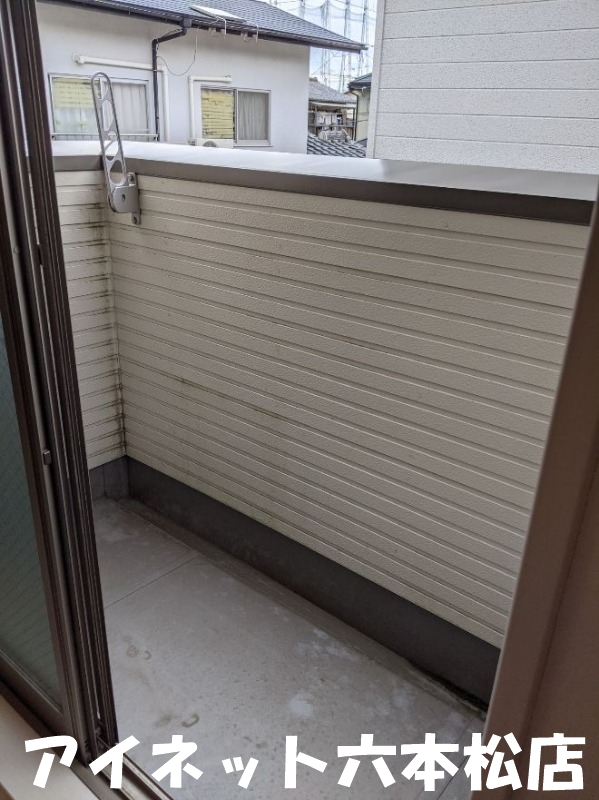 バルコニー　洗濯物はこちらへどうぞ。