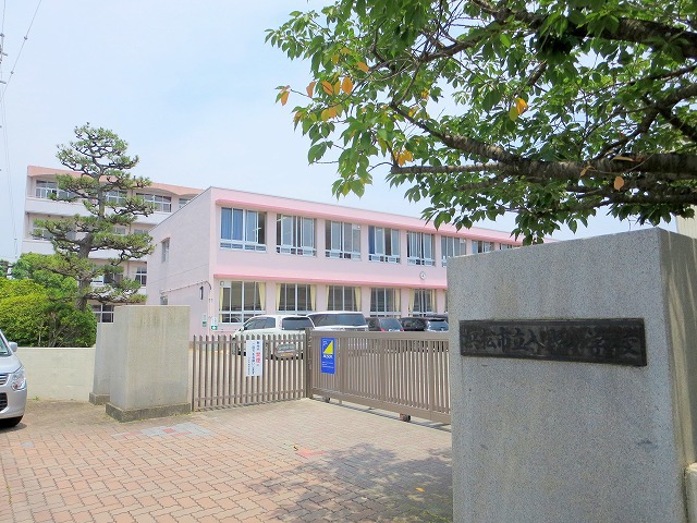 小学校　入野小学校（小学校）まで585m
