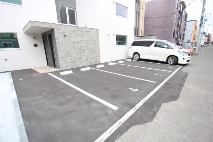 駐車場　駐車場
