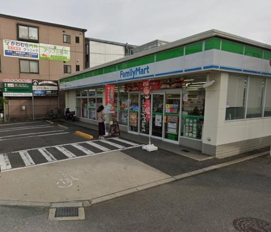 コンビニ　ファミリーマート（コンビニ）まで787m
