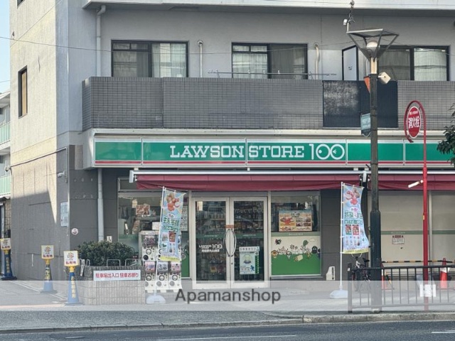 コンビニ　ローソンストア１００（コンビニ）まで39m