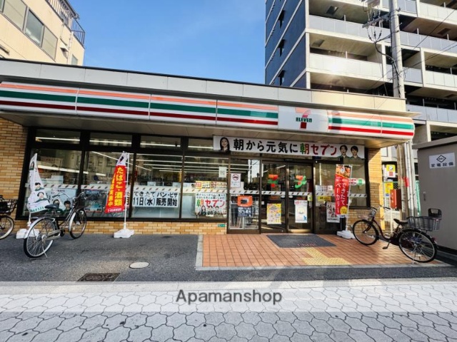 コンビニ　セブンイレブン（コンビニ）まで157m