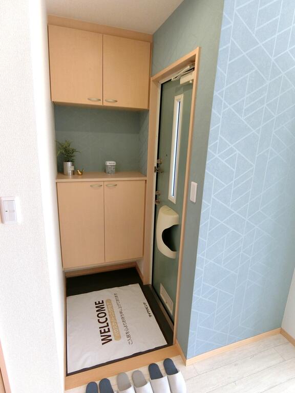 玄関　家具類はイメージです。