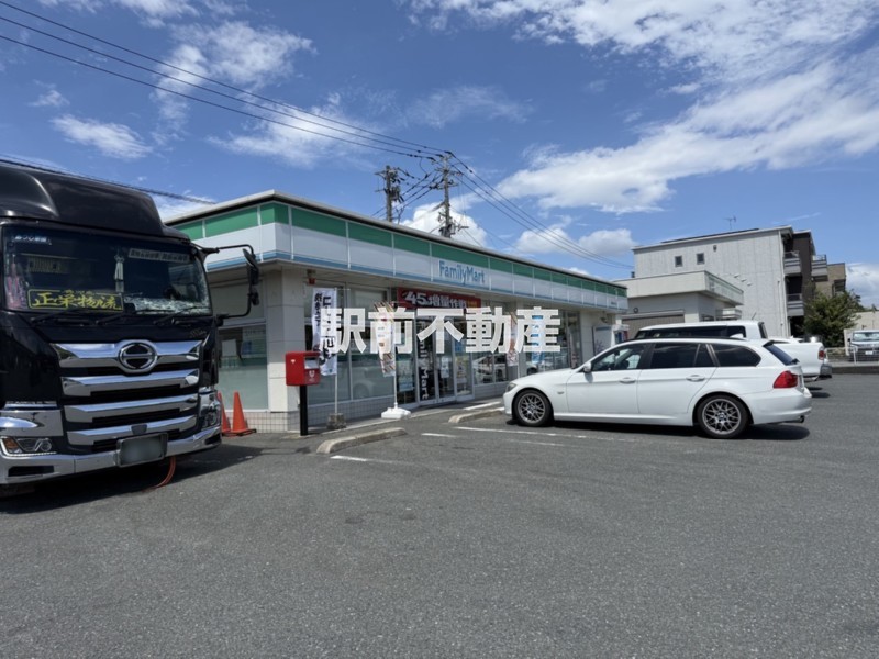 コンビニ　ファミリーマート鳥栖弥生が丘店（コンビニ）まで700m