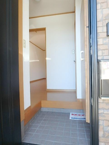 玄関　１号室写真参照