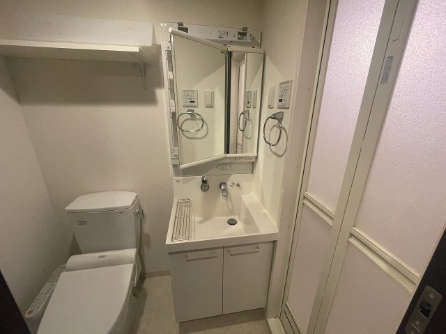 洗面設備　モデル写真
