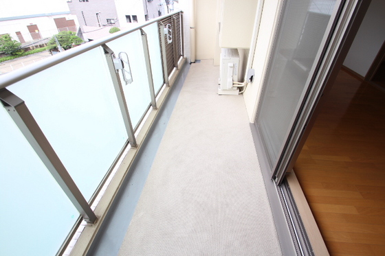 バルコニー　※別の部屋の写真です。