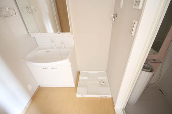 洗面設備　※別の部屋の写真です。