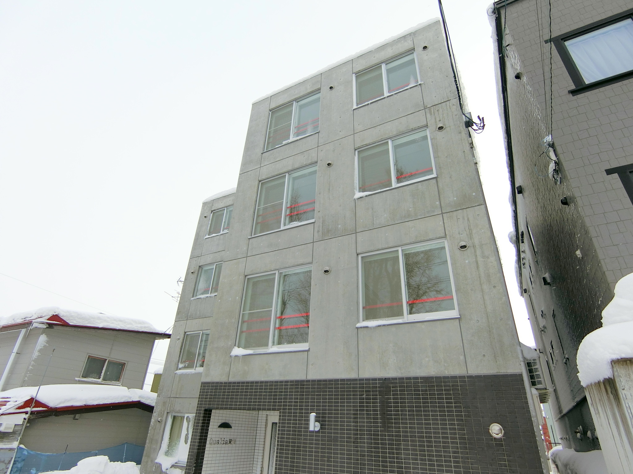 建物外観　おしゃれなデザイナーズルームです！！
