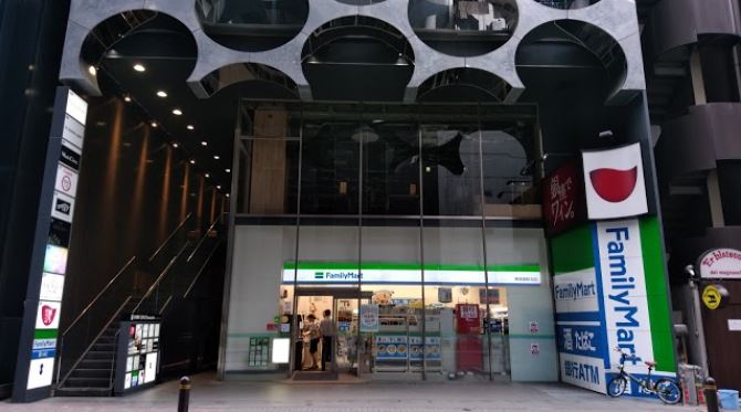コンビニ　ファミリーマート 東銀座駅北店（コンビニ）まで230m