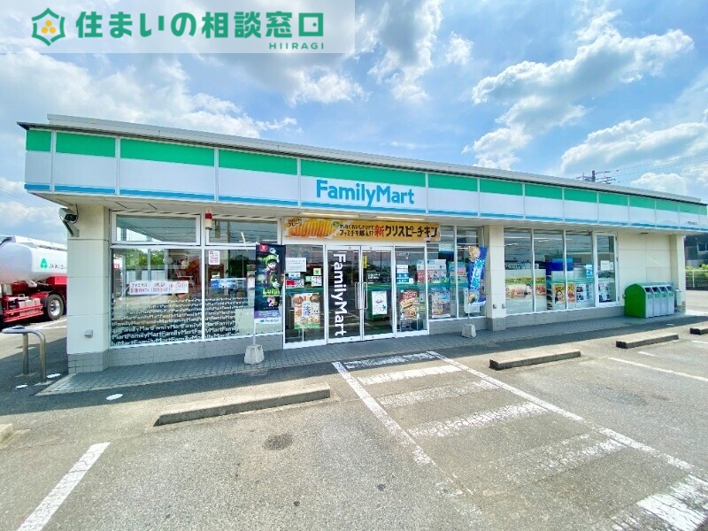コンビニ　ファミリーマート西尾斉藤町店（コンビニ）まで742m