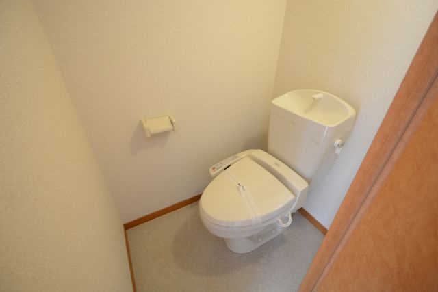 トイレ　温水洗浄便座完備のトイレです！