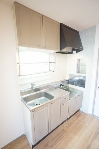 キッチン　※同物件、反転タイプの写真です。