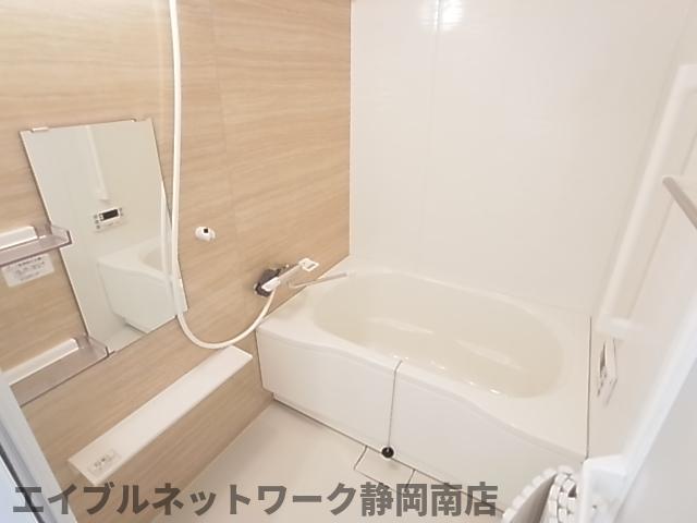 バス・シャワールーム　お風呂で日々の疲れを落としましょう